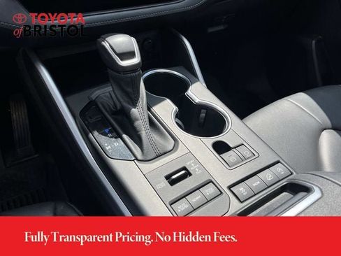 Used 2021 Toyota Highlander XLE AWD/4WD image 35