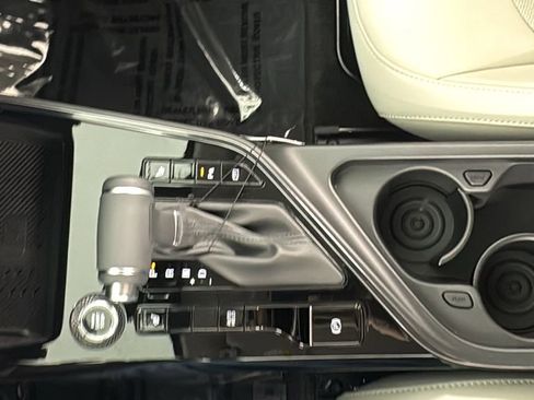 New 2025 Kia Niro EX image 28