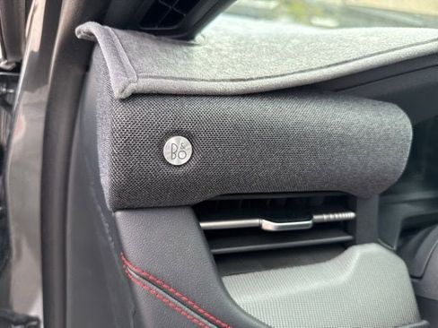 Used 2025 Ford Explorer ST-Line w/ Premium Package AWD/4WD image 26