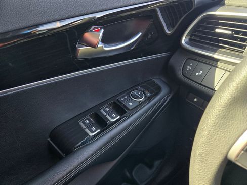 Certified 2019 Kia Sorento LX image 20