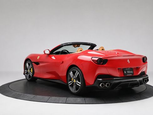 Used 2019 Ferrari Portofino RWD image 4