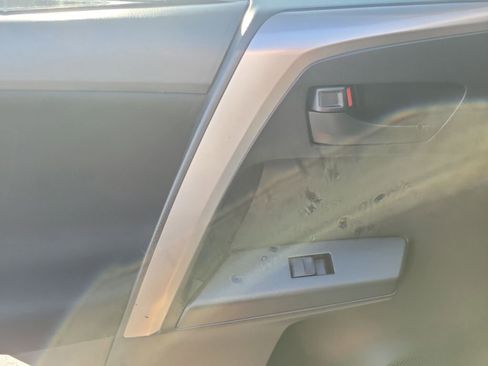 Used 2018 Toyota RAV4 LE image 8