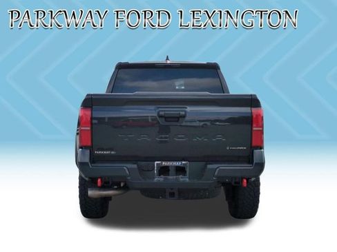 Used 2025 Toyota Tacoma TRD Off-Road AWD/4WD image 6