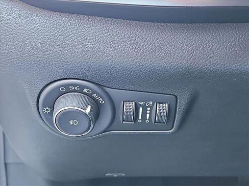 Used 2022 Jeep Compass Latitude image 16