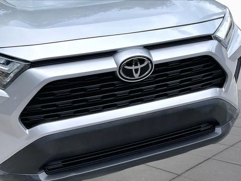 Used 2023 Toyota RAV4 XLE FWD image 30