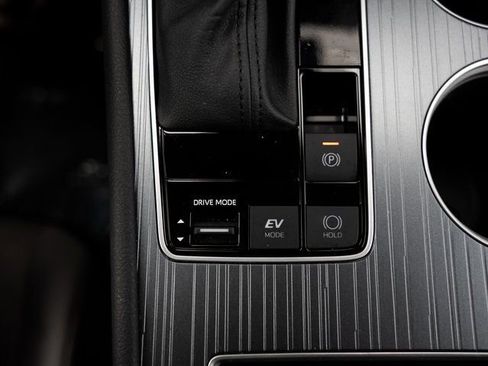 Used 2025 Toyota Sienna LE image 23