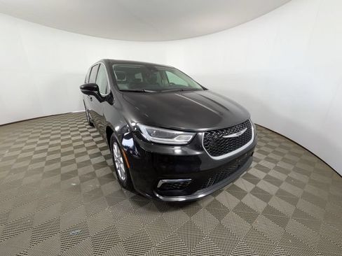 Used 2023 Chrysler Pacifica Touring-L FWD image 29