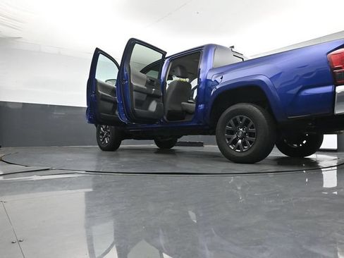Used 2023 Toyota Tacoma SR5 AWD/4WD image 40