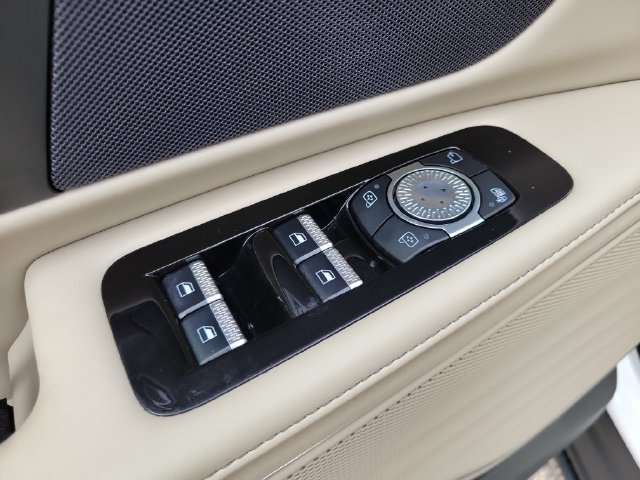 Used 2024 Lincoln Nautilus Premier AWD/4WD image 9