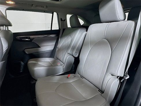 Used 2022 Toyota Highlander Platinum image 23