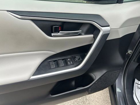 Used 2022 Toyota RAV4 XLE image 23