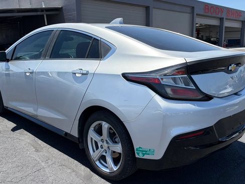 Used 2017 Chevrolet Volt LT FWD image 3