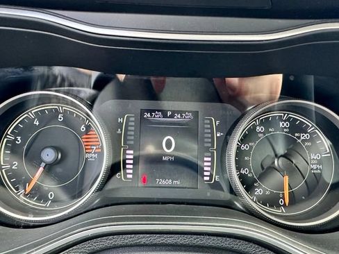 Used 2019 Jeep Cherokee Latitude Plus FWD image 17