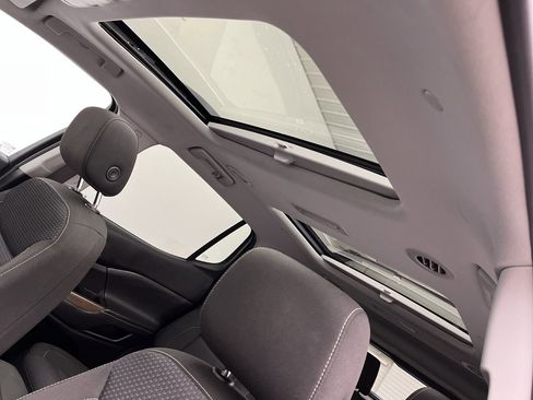 Certified 2023 GMC Acadia SLE w/ Driver Convenience Package image 7