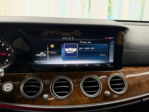 Used 2017 Mercedes-Benz E 300 4MATIC image 31