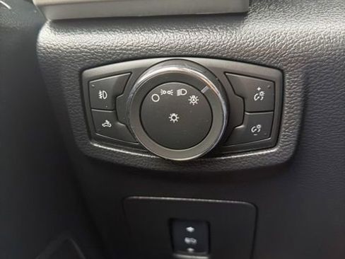 Used 2015 Ford F150 Lariat w/ Equipment Group 502A Luxury AWD/4WD image 18