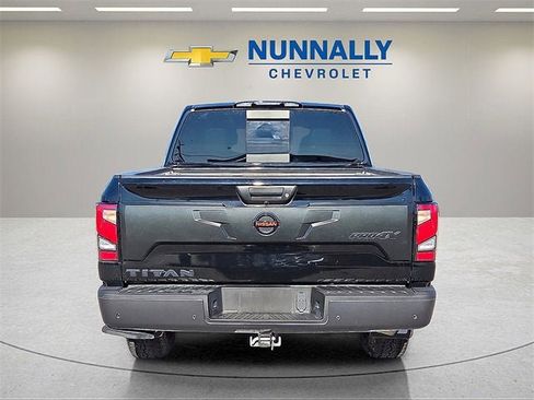 Used 2021 Nissan Titan PRO-4X w/ Pro-4x Convenience Package image 4