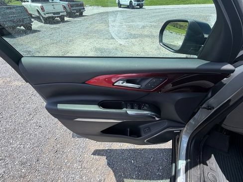 Used 2024 Chevrolet Traverse RS w/ LPO, Floor Liner Package AWD/4WD image 6