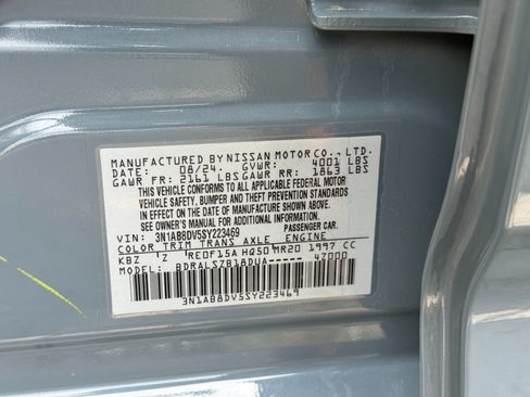 Used 2025 Nissan Sentra SR w/ SR Premium Package FWD image 40
