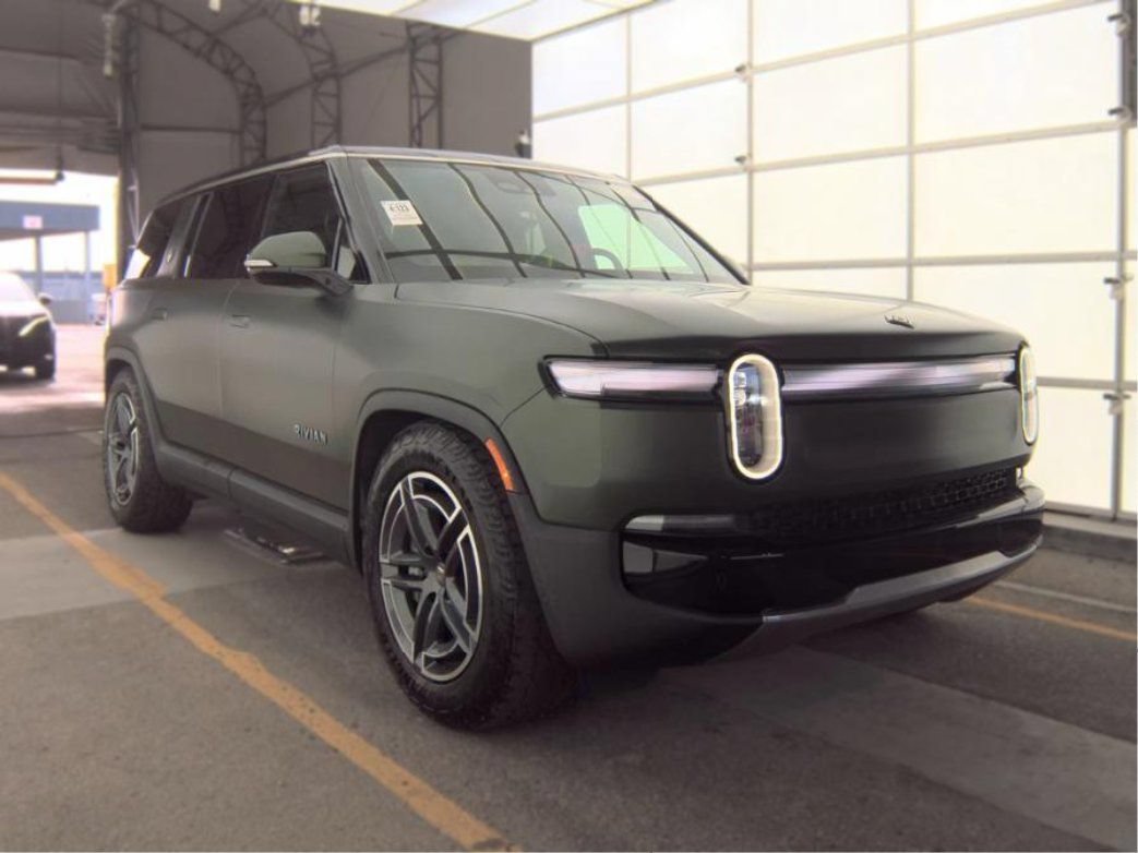 Used 2025 Rivian R1S Adventure Dual AWD/4WD image 17