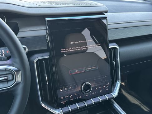 Used 2024 GMC Acadia Elevation image 27