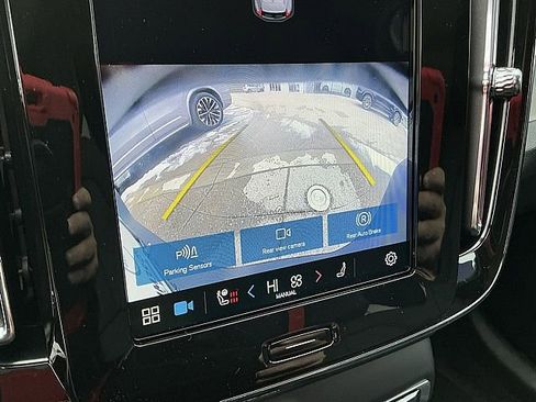 Certified 2025 Volvo XC40 B5 Core image 26