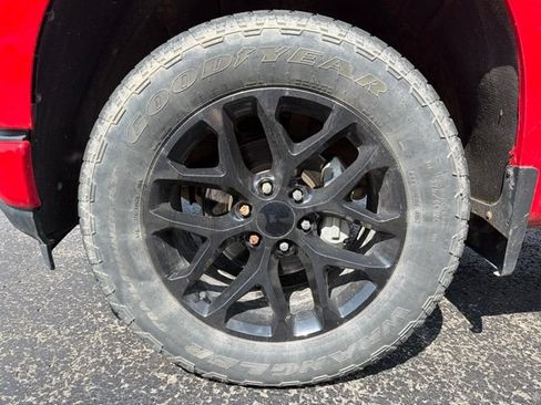 Used 2020 Chevrolet Silverado 1500 Custom w/ Custom Value Package AWD/4WD image 9