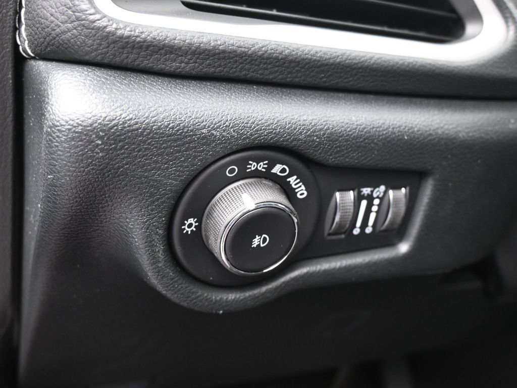 New 2026 Chrysler Pacifica Select FWD image 14