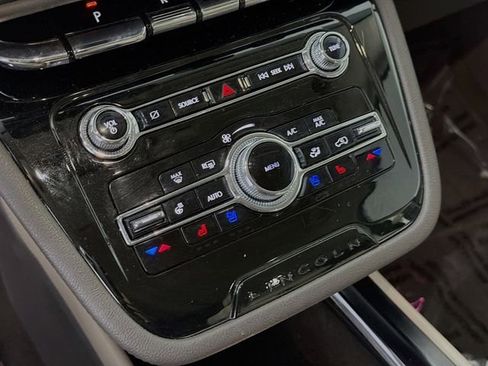 Used 2022 Lincoln Corsair Reserve w/ Elements Package image 16