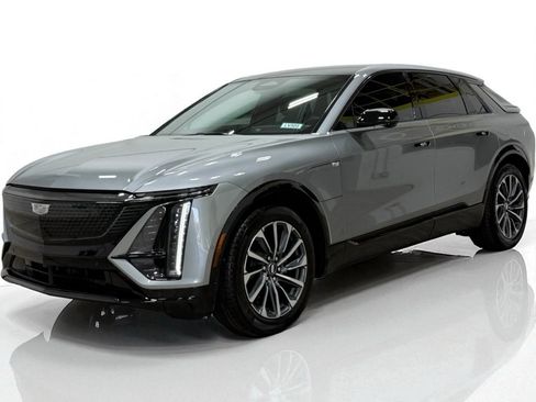 Used 2024 Cadillac Lyriq Sport image 2