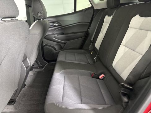 Used 2025 Chevrolet Trax LS image 20