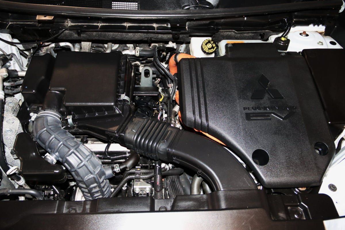 Used 2024 Mitsubishi Outlander 4WD Plug-In Hybrid image 11