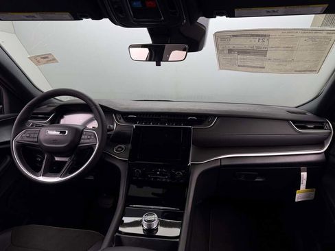 New 2025 Jeep Grand Cherokee L Laredo image 22