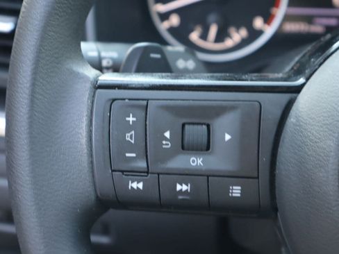 Used 2023 Nissan Rogue SV FWD image 12