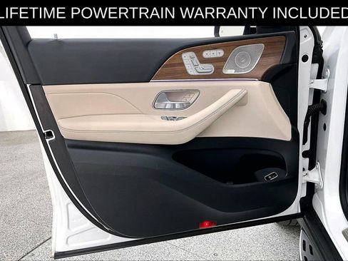 Used 2025 Mercedes-Benz GLS 450 4MATIC image 23