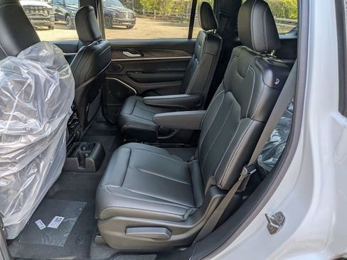 New 2026 Jeep Grand Cherokee L Limited AWD/4WD image 13