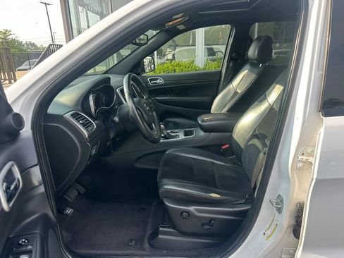 Used 2018 Jeep Grand Cherokee Altitude AWD/4WD image 9