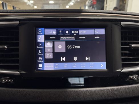 Used 2024 Chrysler Voyager LX image 16