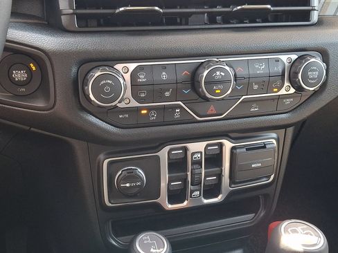New 2026 Jeep Gladiator Sport AWD/4WD image 11