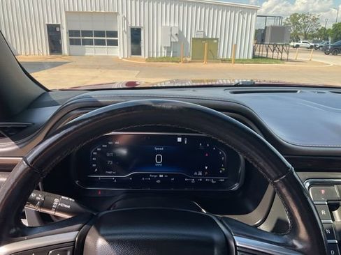 Used 2022 Chevrolet Suburban LT w/ Luxury Package AWD/4WD image 12