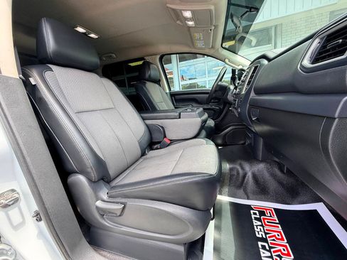 Used 2017 Nissan Titan S AWD/4WD image 32