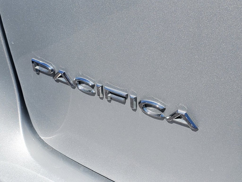 Used 2022 Chrysler Pacifica Limited AWD/4WD image 33