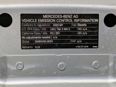 New 2025 Mercedes-Benz EQB 300 4MATIC image 19