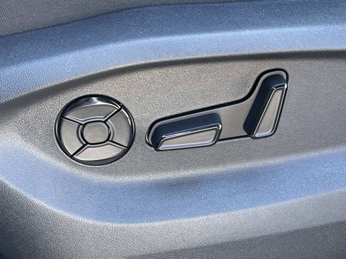 New 2026 Volkswagen Tiguan SE R-Line FWD image 17