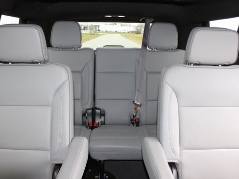 Used 2023 GMC Yukon SLT w/ SLT Luxury Package image 31