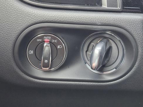 Certified 2025 Porsche Macan image 21