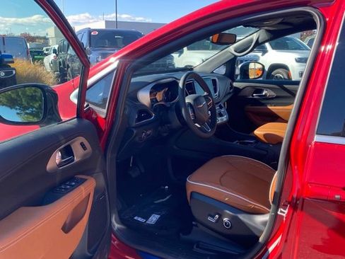 New 2026 Chrysler Pacifica Pinnacle image 15