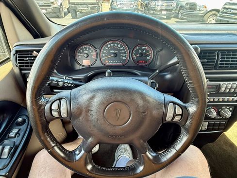 Used 2003 Pontiac Montana Extended w/ Convenience Package #1 FWD image 10