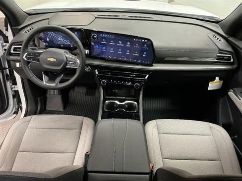New 2026 Chevrolet Traverse LT w/ LPO, Floor Liner Package FWD image 18