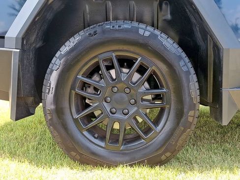 Used 2025 Tesla Cybertruck AWD Crew Cab image 8
